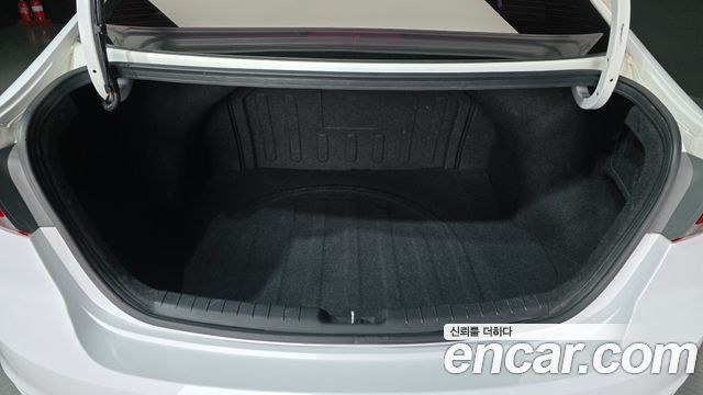 Hyundai AVANTE 2018 — photo 20
