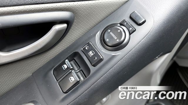 Hyundai Starex 2012 — photo 17