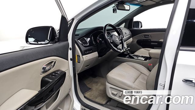 Kia Canival 2019 — photo 11