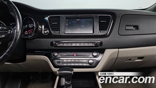 Kia Canival 2019 — photo 14