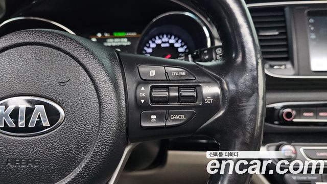 Kia Canival 2019 — photo 16