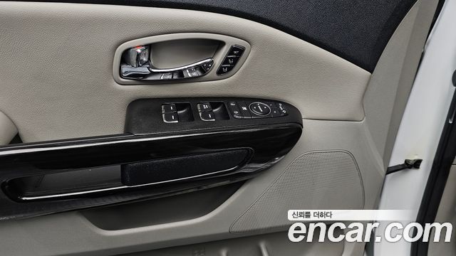 Kia Canival 2019 — photo 18