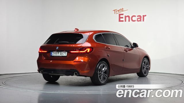 BMW 1-Series 2021 — photo 2