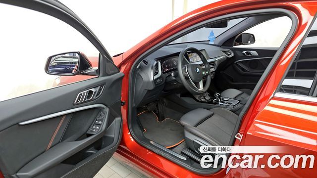 BMW 1-Series 2021 — photo 10