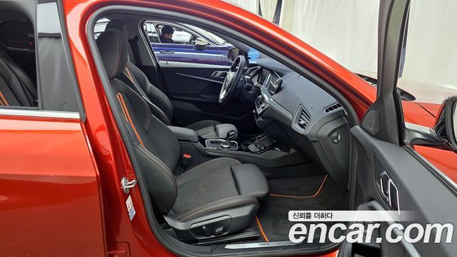 BMW 1-Series 2021 — photo 11