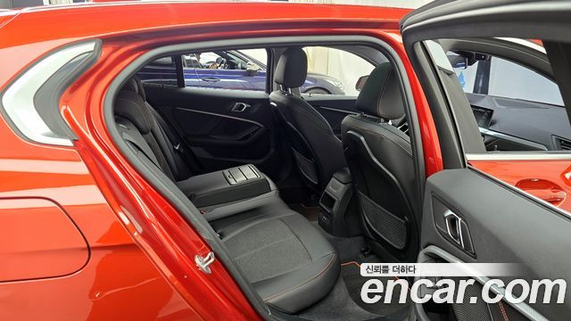 BMW 1-Series 2021 — photo 12