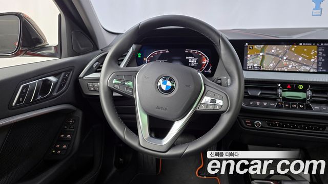 BMW 1-Series 2021 — photo 13