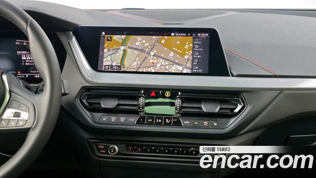 BMW 1-Series 2021 — photo 14
