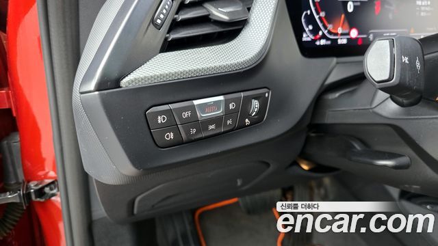 BMW 1-Series 2021 — photo 16
