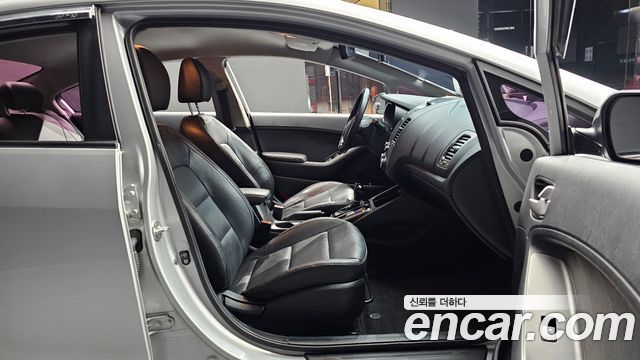 Kia K3 2016 — photo 10