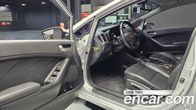 Kia K3 2016 — photo 11
