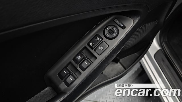 Kia K3 2016 — photo 16