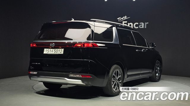 Kia Canival 2021 — photo 2