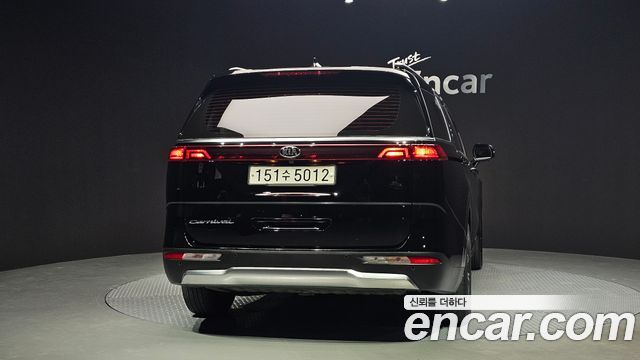 Kia Canival 2021 — photo 4