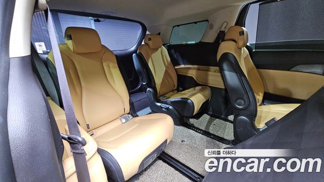 Kia Canival 2021 — photo 19
