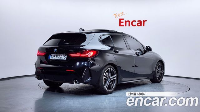 BMW 1-Series 2022 — photo 2