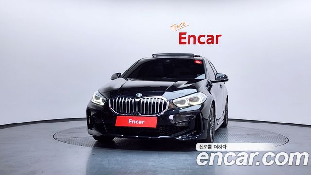 BMW 1-Series 2022 — photo 3