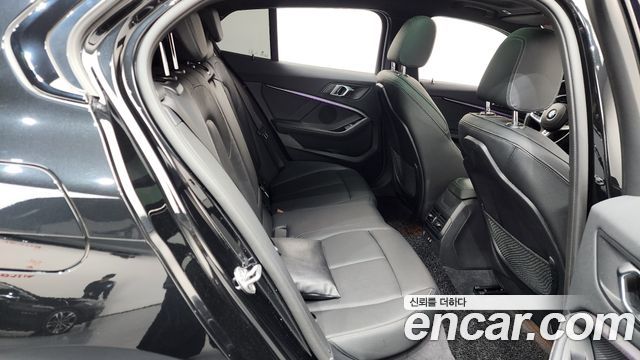 BMW 1-Series 2022 — photo 12