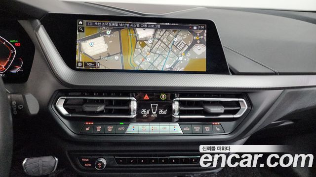 BMW 1-Series 2022 — photo 14