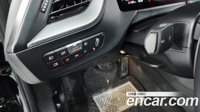 BMW 1-Series 2022 — photo 17