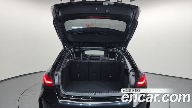 BMW 1-Series 2022 — photo 20