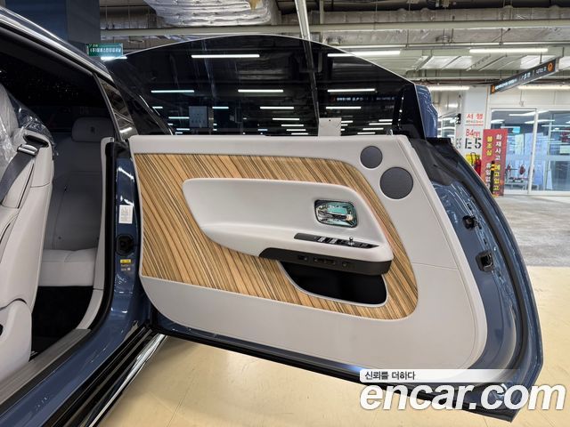 Rolls-Royce Spectre 2024 — photo 10