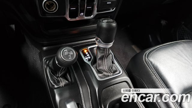 Jeep Wrangler 2019 — photo 9