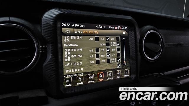 Jeep Wrangler 2019 — photo 16
