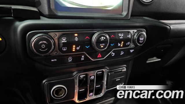 Jeep Wrangler 2019 — photo 17