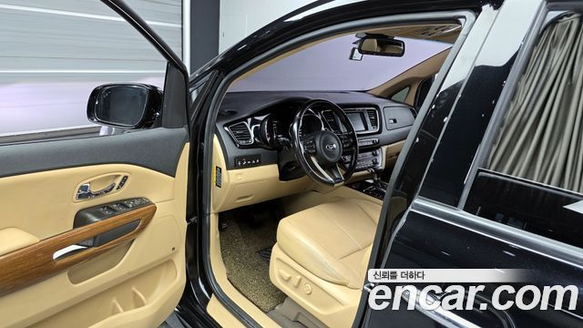 Kia Canival 2018 — photo 10