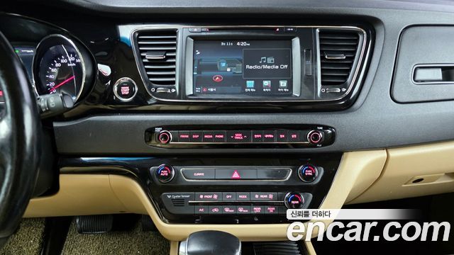 Kia Canival 2018 — photo 16