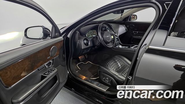 Jaguar XJ 2019 — photo 10