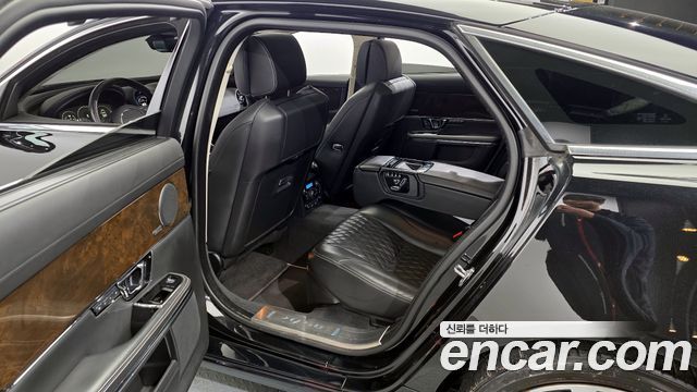 Jaguar XJ 2019 — photo 11