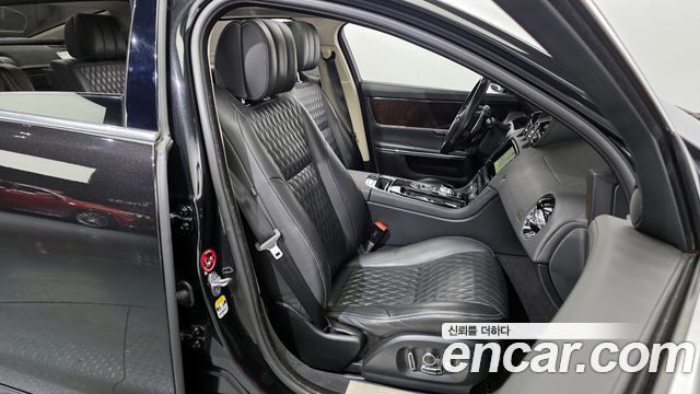 Jaguar XJ 2019 — photo 12