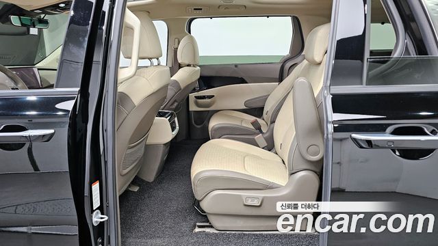 Kia Canival 2022 — photo 12