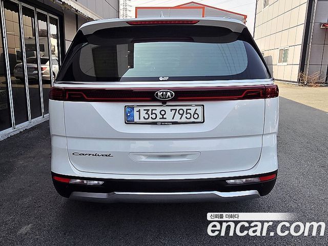 Kia Canival 2021 — photo 4