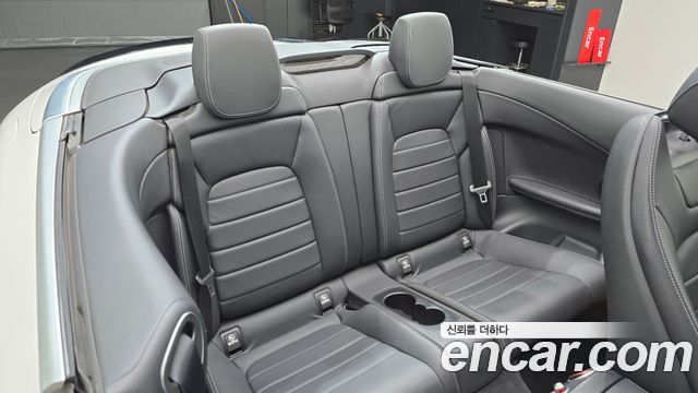 Mercedes-Benz C-Class 2018 — photo 11