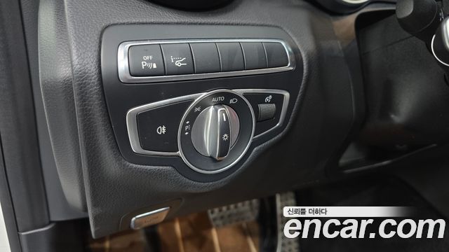 Mercedes-Benz C-Class 2018 — photo 17