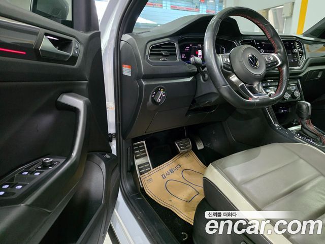 Volkswagen T-Roc 2021 — photo 15