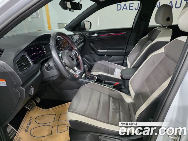 Volkswagen T-Roc 2021 — photo 16