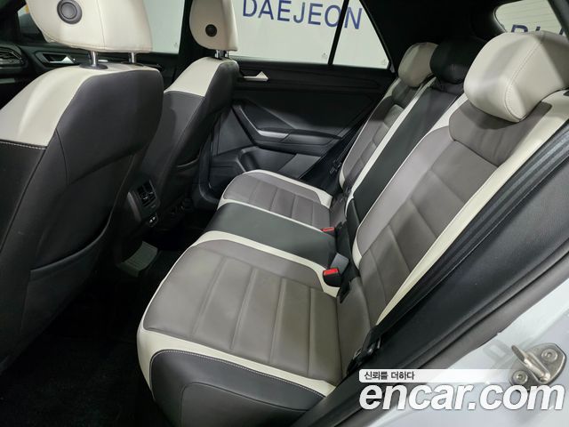 Volkswagen T-Roc 2021 — photo 17