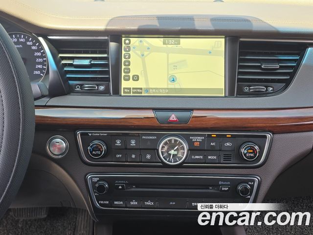 Kia K7 2016 — photo 11