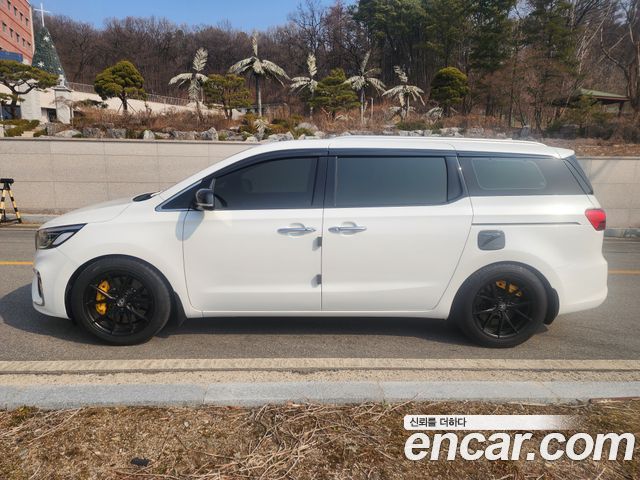 Kia Canival 2019 — photo 2