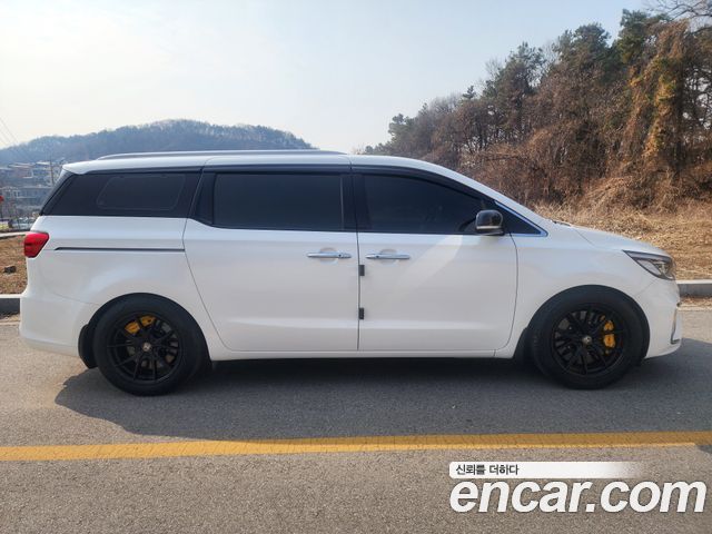 Kia Canival 2019 — photo 8