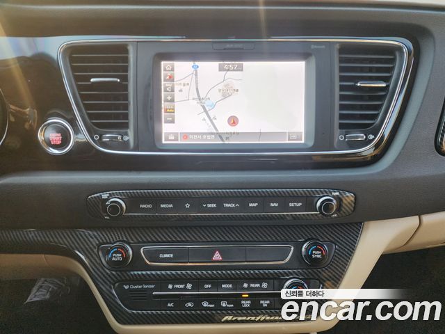 Kia Canival 2019 — photo 14