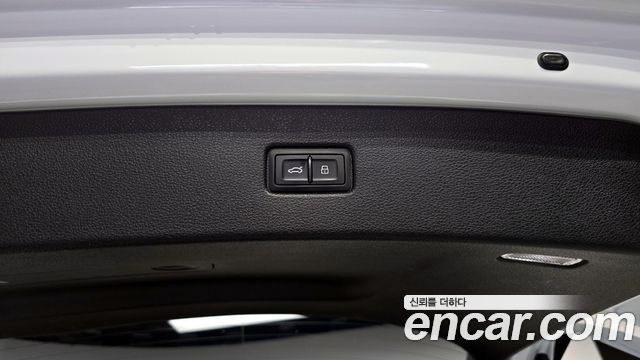 Audi Q7 2019 — photo 20