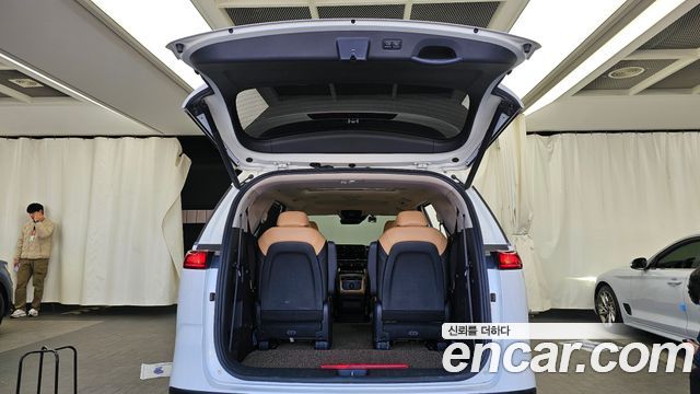 Kia Canival 2021 — photo 20