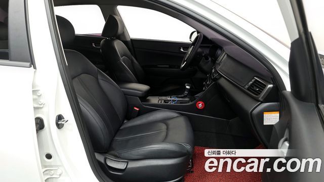 Kia K5 2017 — photo 11