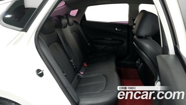 Kia K5 2017 — photo 12