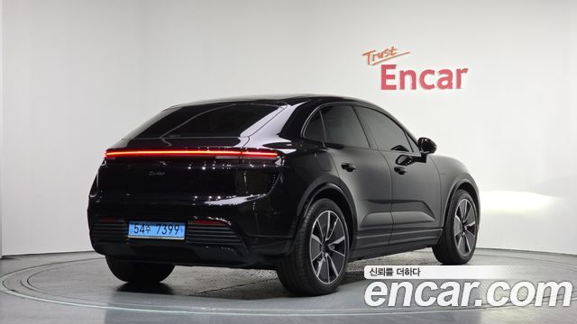 Porsche Macan 2025 — photo 2
